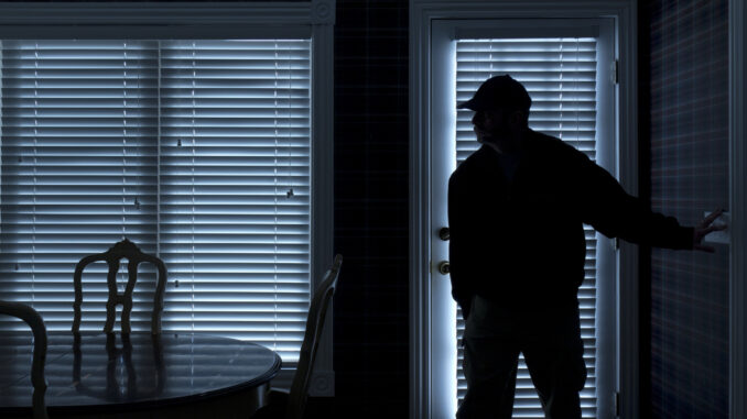 burglar_1477780755756_6670864_ver1.0