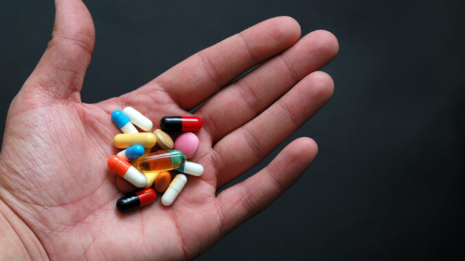 many-pills-hand