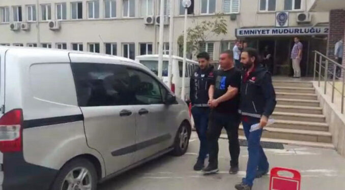 254115-bursa-da-iki-ilcede-birden-operasyon-gozaltilar-var-5bb60746ab61b
