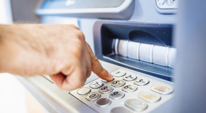 254744-ogrenciler-bankalardan-eli-bos-dondu-kyk-borclari-neden-yatirilmadi-5bbb397717686