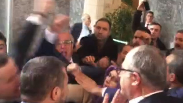 AK Parti ve HDP'li vekiller arasında yumruklu kavga