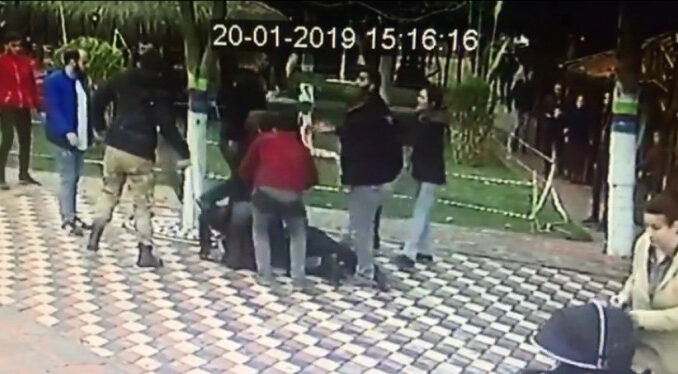 Bursa'da 5 Kişi, Kafede Oturan Genç Çifte Saldırdı