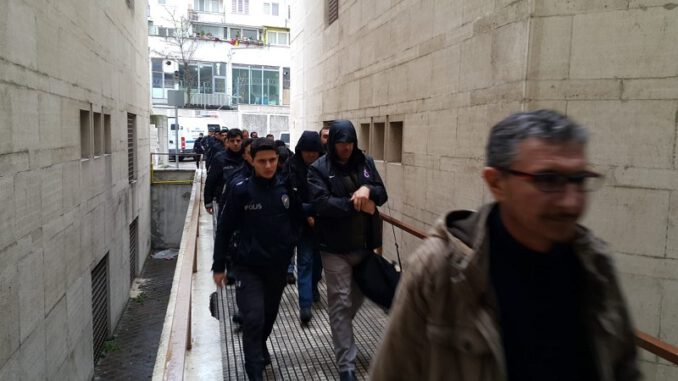 Bursa'da FETÖ Operasyonunda Gözaltına Alınan İş Adamları Adliyeye Sevk Edildi