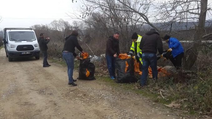znik'te Çevre Katliamı Yaşanan Dereye Çevre Müdürlüğü ve Büyükşehir El Attı
