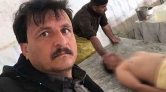 Mezarcı Ölüyle Selfie Çekti