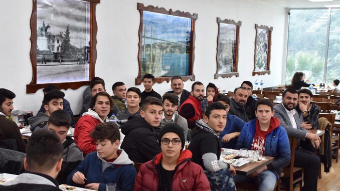 Refik Yılmaz Gemlikli gençleri ağırladı