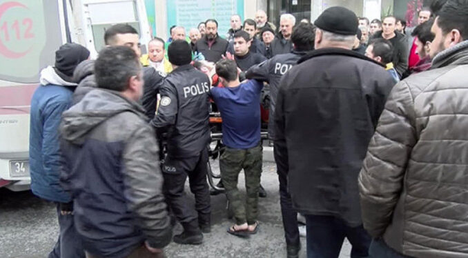 Silahlı saldırı! Takip ettiği iki kişiyi evlerinde vurdu