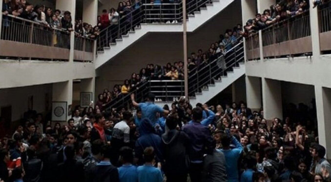 Tacizi protesto eden öğrencilerin takdir ve teşekkür belgesi verilmedi