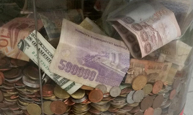 Tedavülden kalkan 500000 lirayı Afrikalılar için bağışladılar