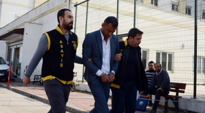 Alkollü şahıs polislere dehşeti yaşattı!