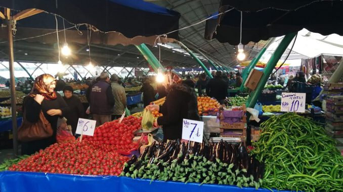 Bursa'da Biberin Kilogram Fiyatı 10 Lira Oldu