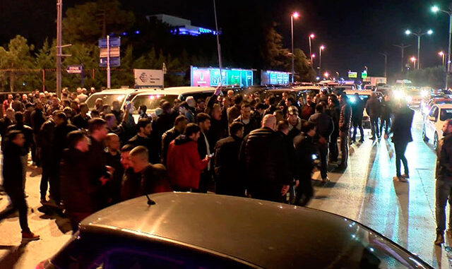 Darp edilen Uber sürücüsüne destek eylemi