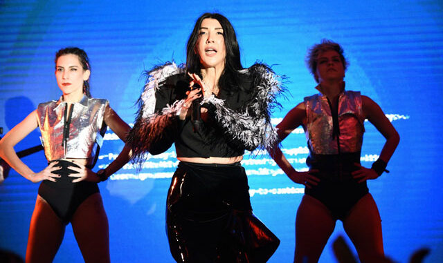 Hande Yener Biz alkış bağımlısı zavallılarız