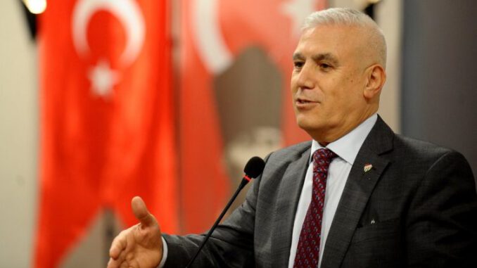 mustafa bozbey kürsüde