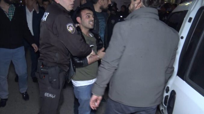 akraba-ailelerin-bicak-satir-ve-sopali-kavgasi-6-yarali-16-gozalti-2878-dhaphoto5-5c93451df1f26 (1)
