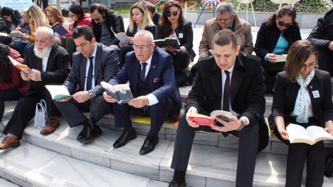 Bursa Valiliği'nden 'Okumak Değiştirir' Etkinliği