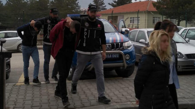 Hastane bahçesinde suçüstü yakalandılarhaberi