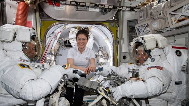 İki kadın astronotun ilk uzay yürüyüşü 'kıyafet sıkıntısı' nedeniyle iptal edildi