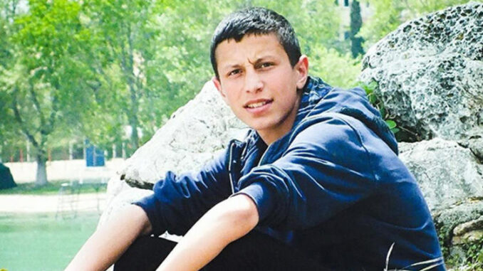 Lisede dehşet! Arkadaşını boğazından bıçakladı