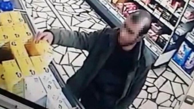 Mama Çalarken Görüntülenmişti... Herkesi Kandırmış