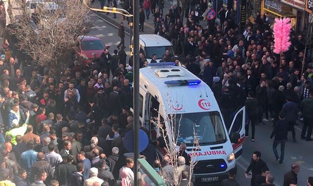 Sivas'ta cadde ortasında silah ve bıçaklı kavga 6 yaralı
