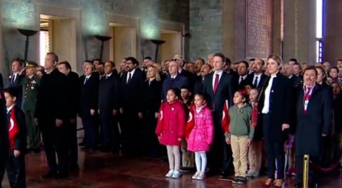 Anıtkabir'de 23 Nisan törenleri başladı