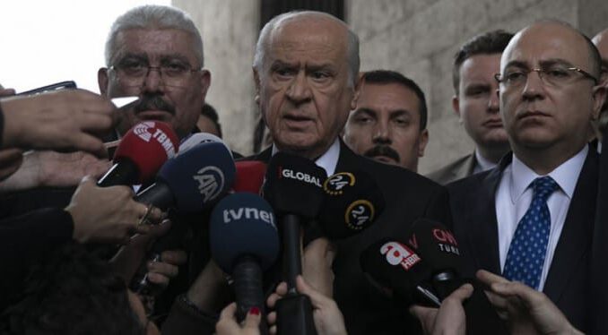 Bahçeli'den Fox TV muhabirine azar! 'Tilkilik yapıyorsunuz'