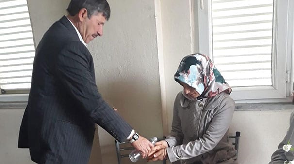 Borçları yüzünden ailesi dağılan 57 yaşındaki Adnan Şair, 31 yıl sonra kızıyla buluştu