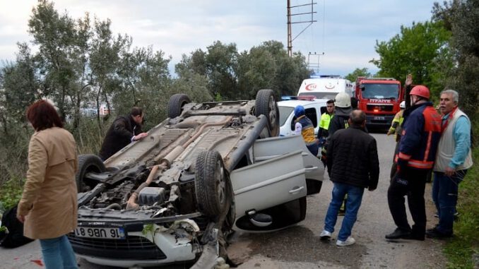 Bursa Mudanya'da takla atan araçta can pazarı