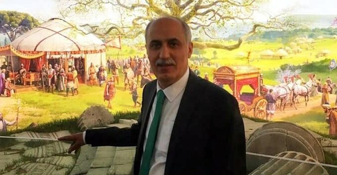Bursa yenişehir belediye başkanı kendisine gelen çiçekleri satarak engellilere bağışladı