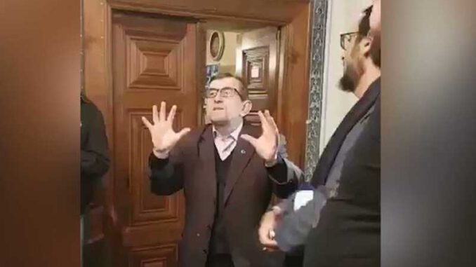 Bursa Yeşil Camii Müezzini Recep Uyar Sosyal Medyada Paylaşım Rekorları Kırıyor