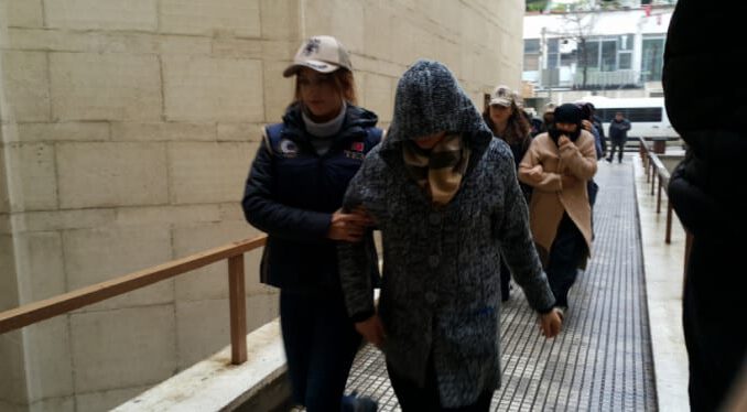 Bursa'da Yakalanmışlardı... Interpol'un Kırmızı Bültenle Aradığı DEAŞ Şüphelisi Kadınlara Tahliye