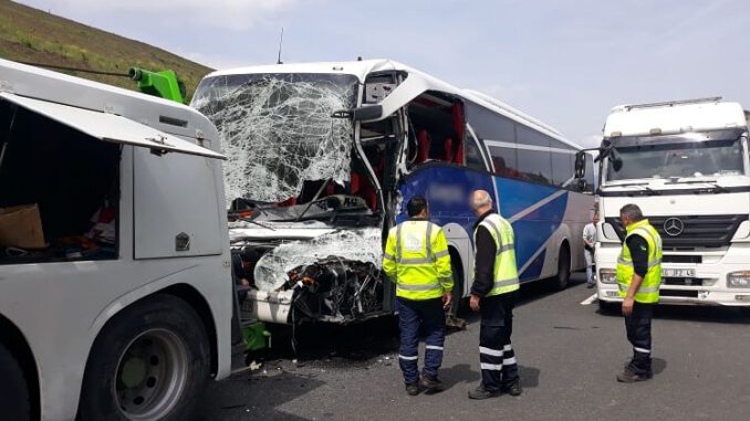 Bursa'da Yolcu otobüsü demir yüklü tıra arkadan çarptı 2 ölü, çok sayıda yaralı