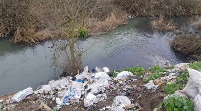 Bursa'daki Karsak Deresi'nden Körfeze Pislik Akıyor