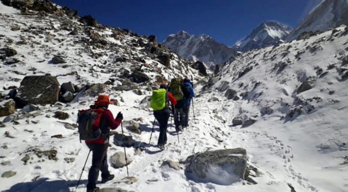 Bursalı dağcılar Everest'e tırmandı