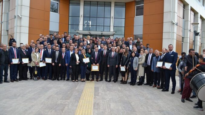 Bursa'nın Mustafakemalpaşa Belediye Başkanı Mehmet Kanar mazbatasını aldı