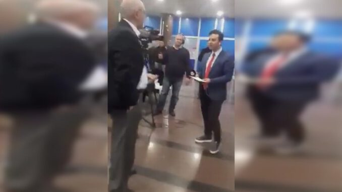CHP'li Mahmut Tanal ve A Haber muhabirinin olay olan görüntüsü