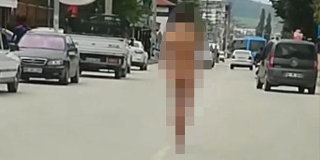 Çırılçıplak gören telefona sarıldı!