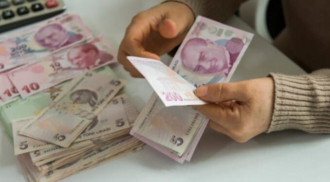 Emekli maaşları 323 lira artacak