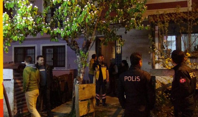 Eşine kızıp evini yaktı