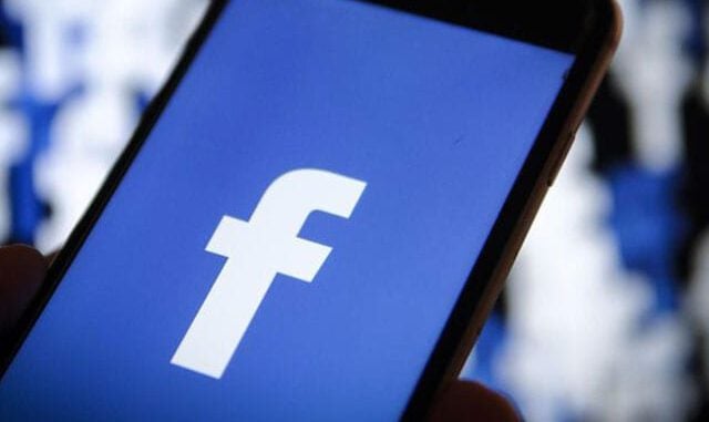 Facebook hissedarları Mark Zukerberg’i yönetimde istemiyor