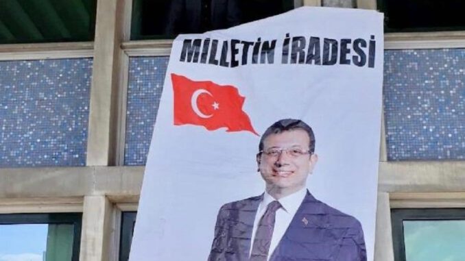 İBB binasında İmamoğlu pankartı
