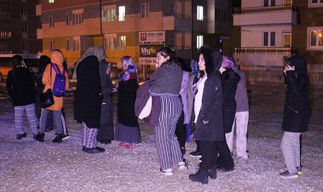 Kız öğrenci apartında panik anları! Bina tahliye edildi