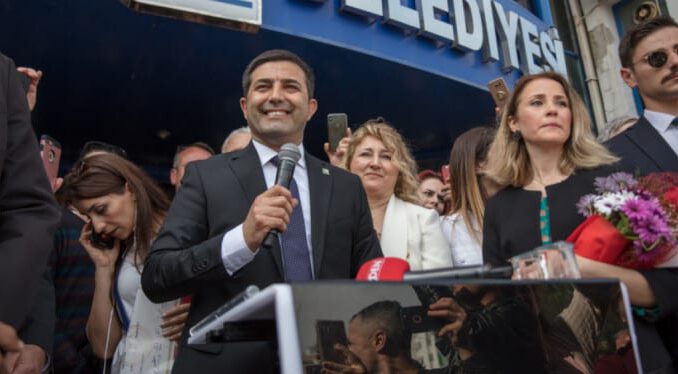 Mazbatayı aldı, ilk talimatları verdi Başkanlık odasındaki..