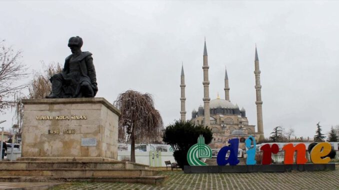 Mimar Sinan'ın heykeli camiye doğru baksın önerisi