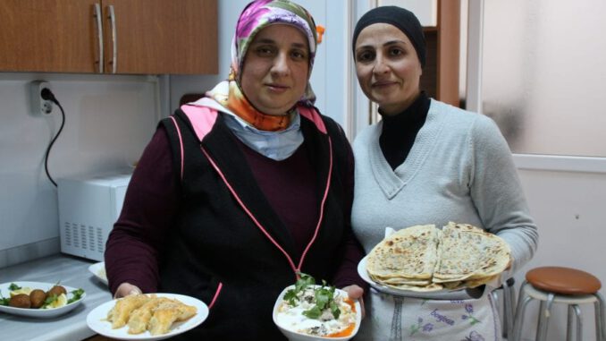 Sosyal medyada tanışıp iş ortağı oldular, siparişleri yetiştiremiyorlar