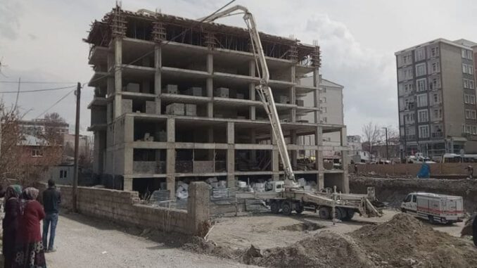 Van'da beton dökme vincinin aparatı devrildi 1 ölü
