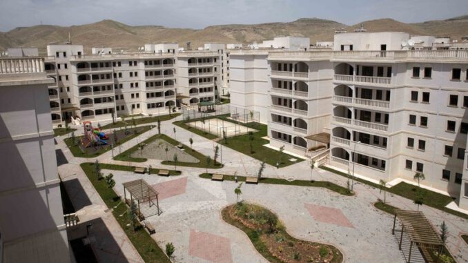2452753_810x458