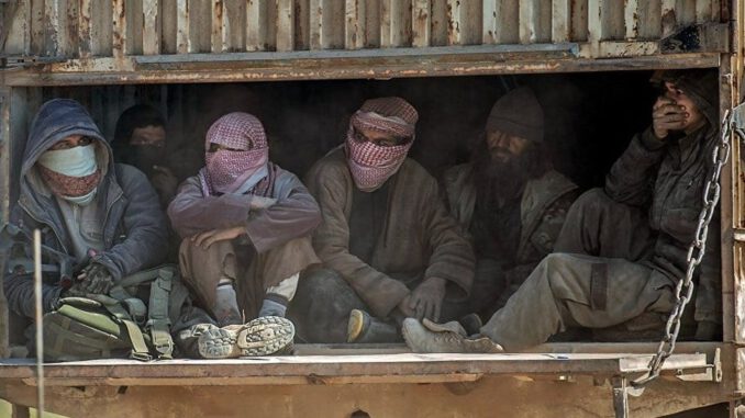 5 binden fazla yabancı IŞİD militanı ele geçirdik, ülkeler vatandaşlarını alsın