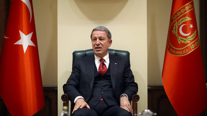 Akar 12 ay olan askerlik süresi 6 aya iniyor